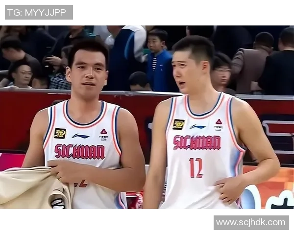 四川队与南京队在CBA赛场的激烈对决引发球迷热议与期待